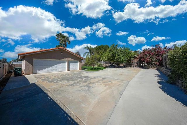 24363 Del Amo Road, Ramona, CA 92065