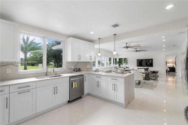 224 E Acre Dr, Plantation, FL 33317