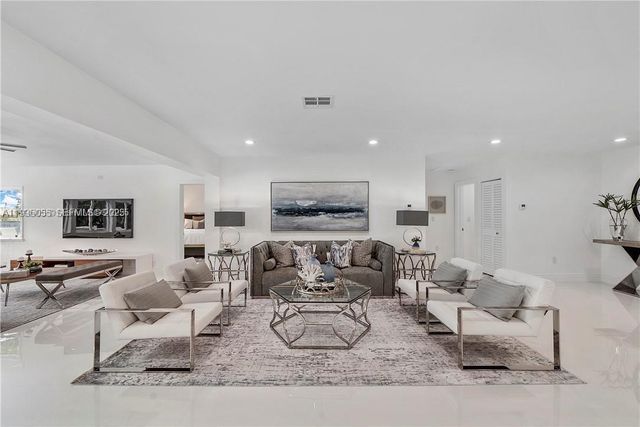 224 E Acre Dr, Plantation, FL 33317