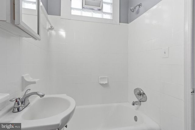 1715 CAPITOL AVE NE, Washington, DC 20002