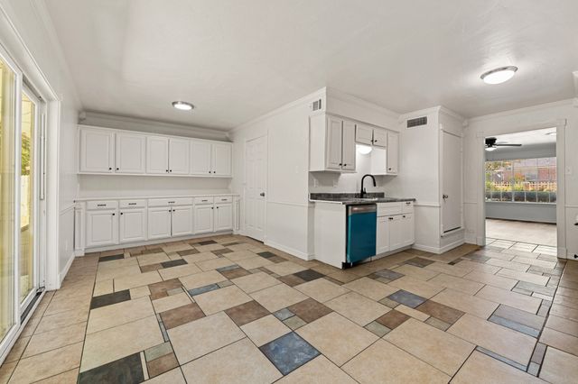 215 Johnson Drive, Duncanville, TX 75116