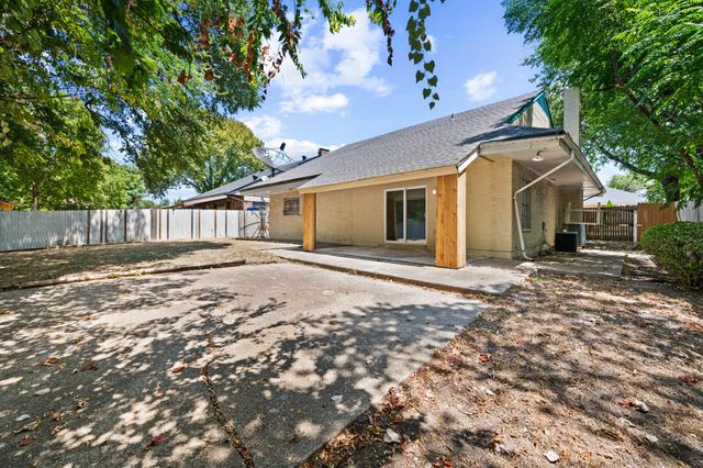 215 Johnson Drive, Duncanville, TX 75116