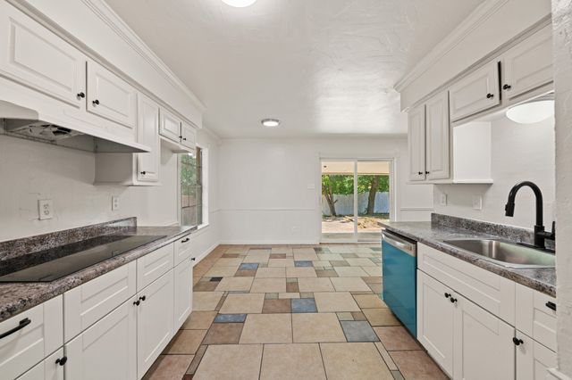 215 Johnson Drive, Duncanville, TX 75116