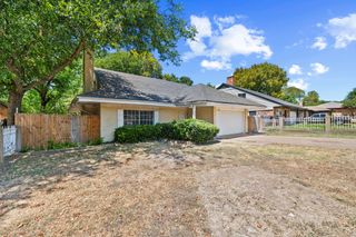 215 Johnson Drive, Duncanville, TX 75116
