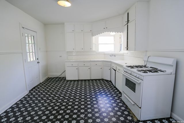 1418 W Lullwood Ave, San Antonio, TX 78201