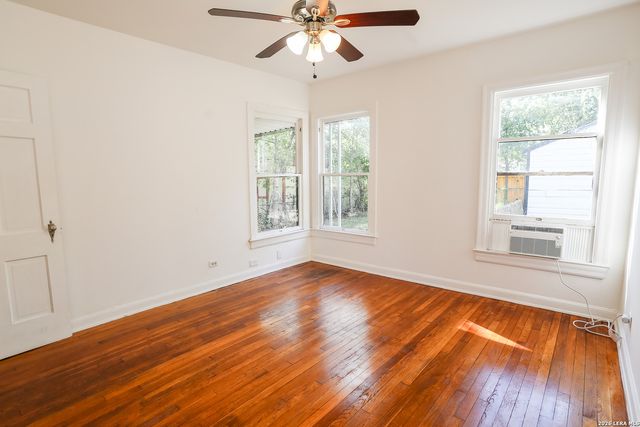 1418 W Lullwood Ave, San Antonio, TX 78201