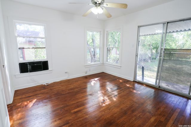 1418 W Lullwood Ave, San Antonio, TX 78201