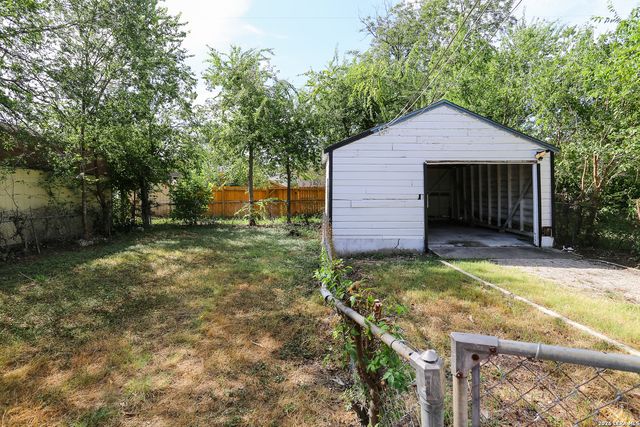 1418 W Lullwood Ave, San Antonio, TX 78201