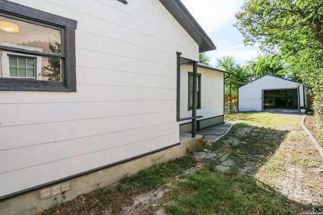 1418 W Lullwood Ave, San Antonio, TX 78201
