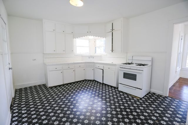 1418 W Lullwood Ave, San Antonio, TX 78201