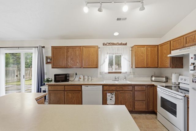 7119 N HOGAN St, Spokane, WA 99217