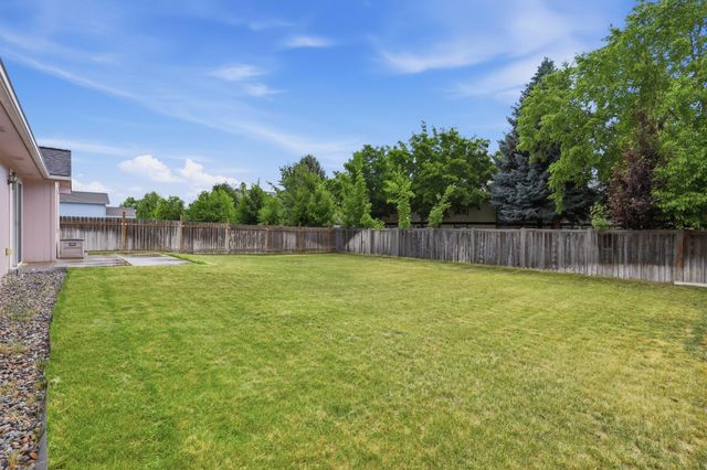 7119 N HOGAN St, Spokane, WA 99217