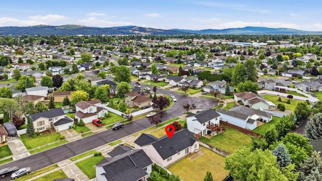 7119 N HOGAN St, Spokane, WA 99217