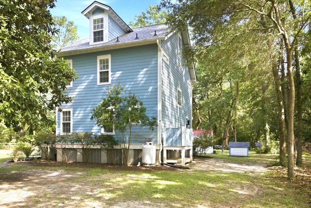 8270 Beach Farm Lane, Edisto Island, SC 29438