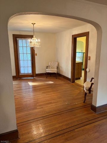 12 Ferncliff Rd, Bloomfield Twp., NJ 07003