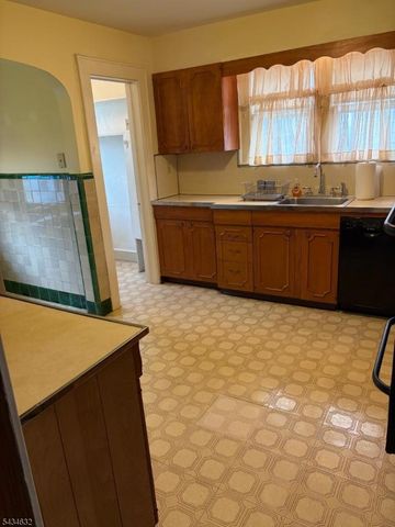 12 Ferncliff Rd, Bloomfield Twp., NJ 07003