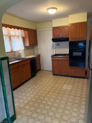 12 Ferncliff Rd, Bloomfield Twp., NJ 07003