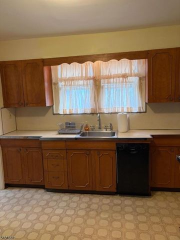 12 Ferncliff Rd, Bloomfield Twp., NJ 07003