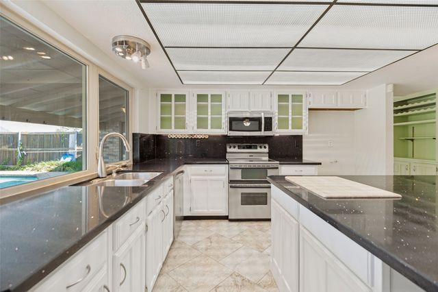 2200 Marble Falls Drive, Carrollton, TX 75007