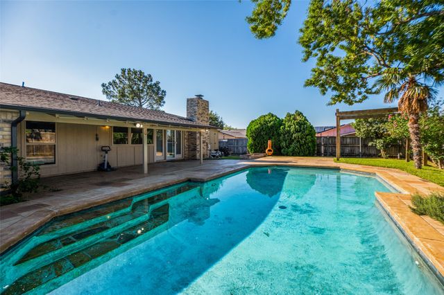 2200 Marble Falls Drive, Carrollton, TX 75007
