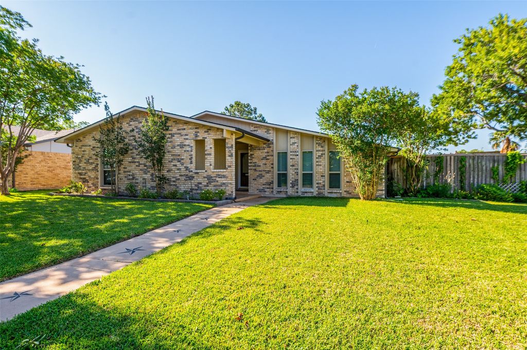 2200 Marble Falls Drive, Carrollton, TX 75007