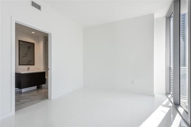 851 NE 1st Ave 1912, Miami, FL 33132