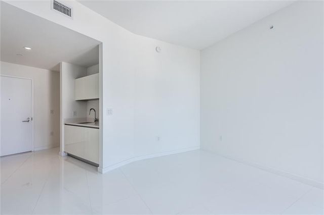 851 NE 1st Ave 1912, Miami, FL 33132