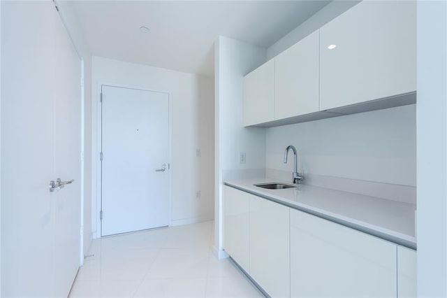 851 NE 1st Ave 1912, Miami, FL 33132