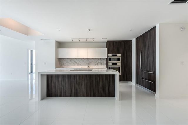 851 NE 1st Ave 1912, Miami, FL 33132