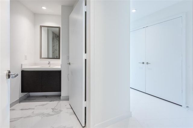 851 NE 1st Ave 1912, Miami, FL 33132