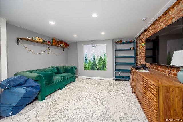 11 Oakland Court, Warwick, NY 10990