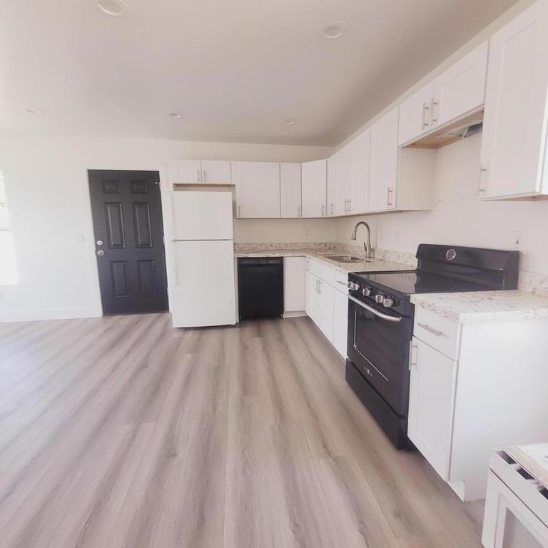 7263 W College Drive, Phoenix, AZ 85033