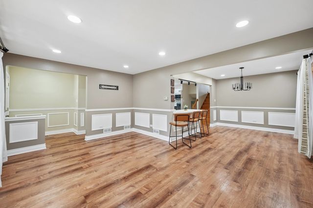 5601 S Sayre Avenue, Chicago, IL 60638