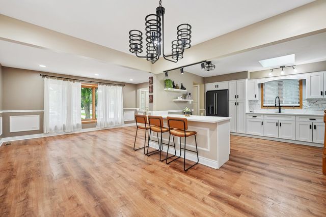 5601 S Sayre Avenue, Chicago, IL 60638
