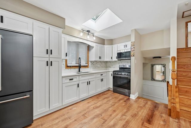5601 S Sayre Avenue, Chicago, IL 60638