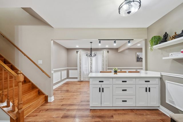 5601 S Sayre Avenue, Chicago, IL 60638