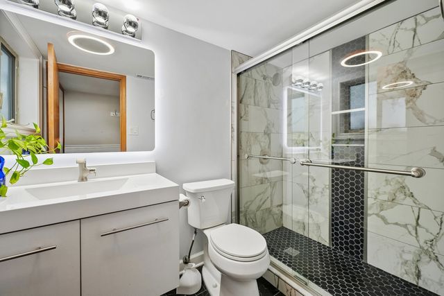 5601 S Sayre Avenue, Chicago, IL 60638