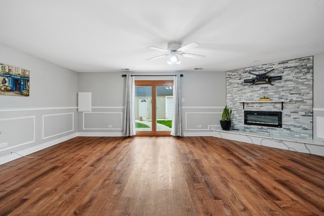 5601 S Sayre Avenue, Chicago, IL 60638