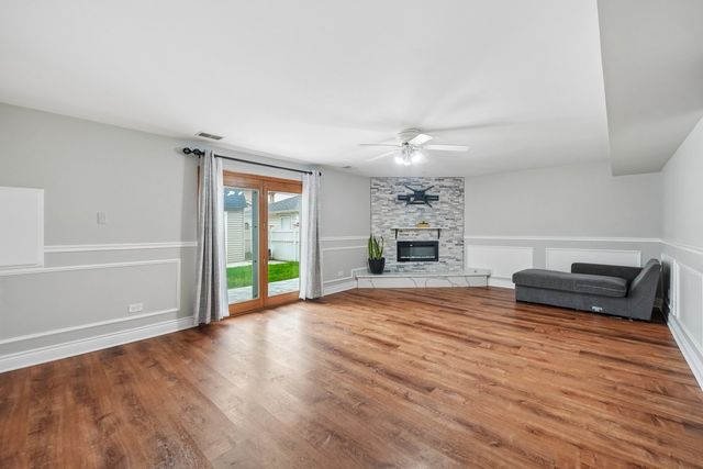 5601 S Sayre Avenue, Chicago, IL 60638