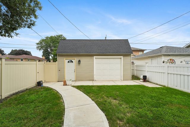 5601 S Sayre Avenue, Chicago, IL 60638