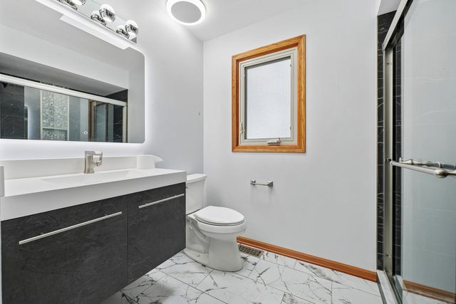 5601 S Sayre Avenue, Chicago, IL 60638