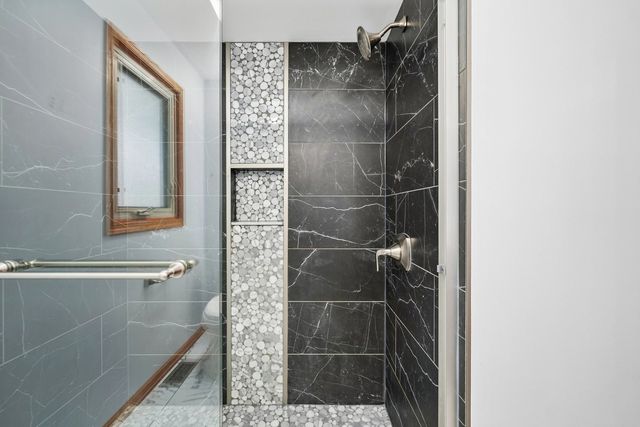 5601 S Sayre Avenue, Chicago, IL 60638