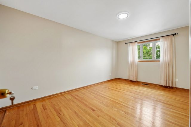 5601 S Sayre Avenue, Chicago, IL 60638
