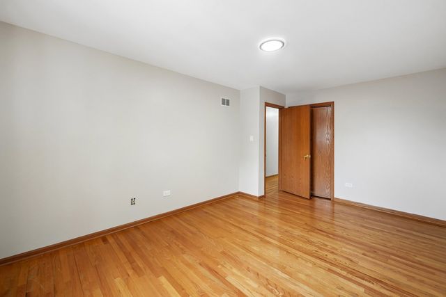 5601 S Sayre Avenue, Chicago, IL 60638