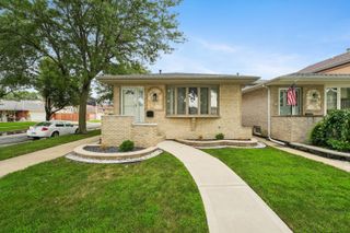 5601 S Sayre Avenue, Chicago, IL 60638