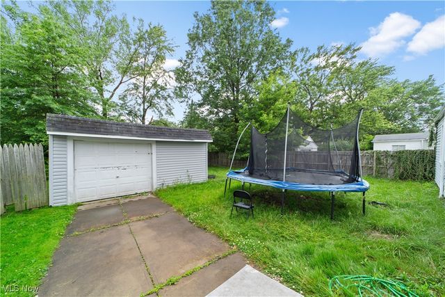 2536 Greenvale Road, Cleveland, OH 44121