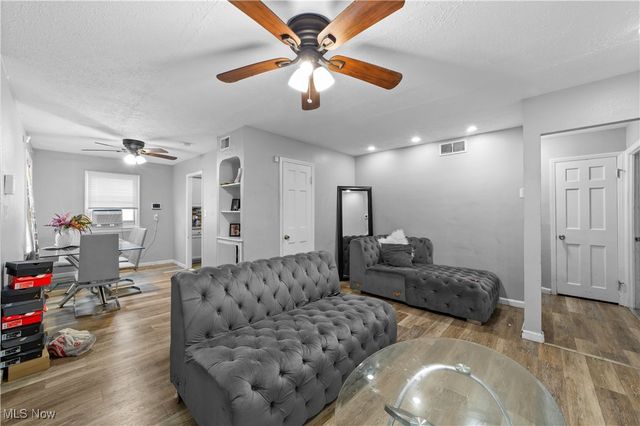 2536 Greenvale Road, Cleveland, OH 44121