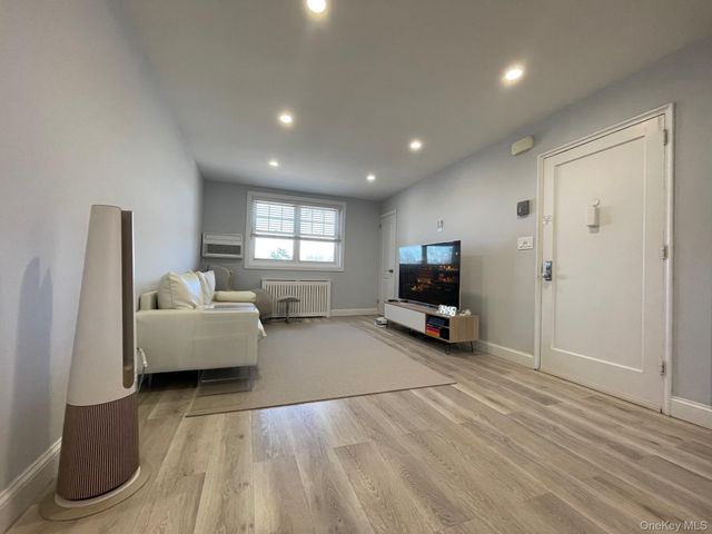 249-20 57TH Avenue 262, Little Neck, NY 11362