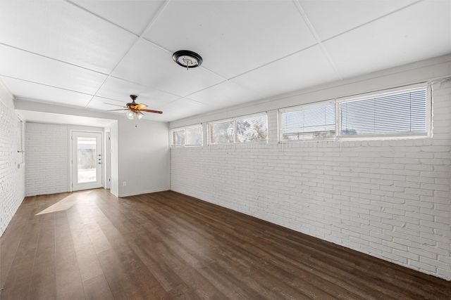 309 N Orchard Drive, Rosebud, TX 76570