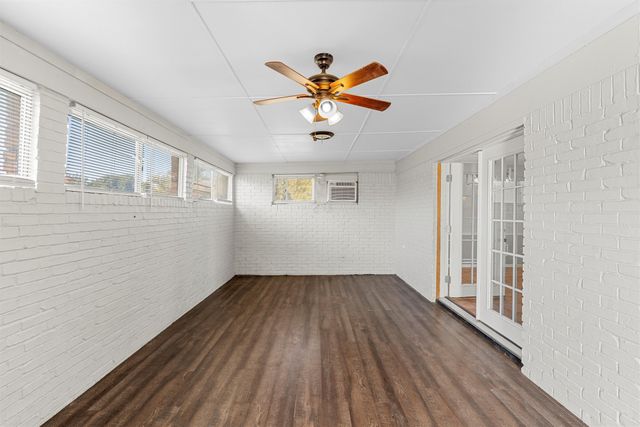 309 N Orchard Drive, Rosebud, TX 76570